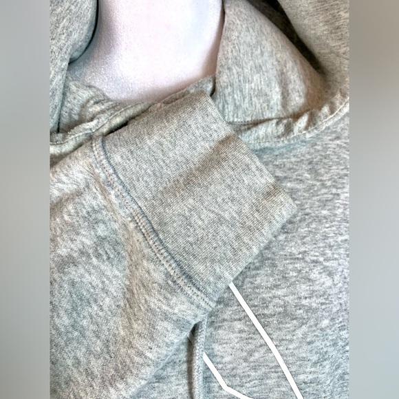 Reebok Heather Gray Hoodie. Thick and Soft. - Picture 5 of 9